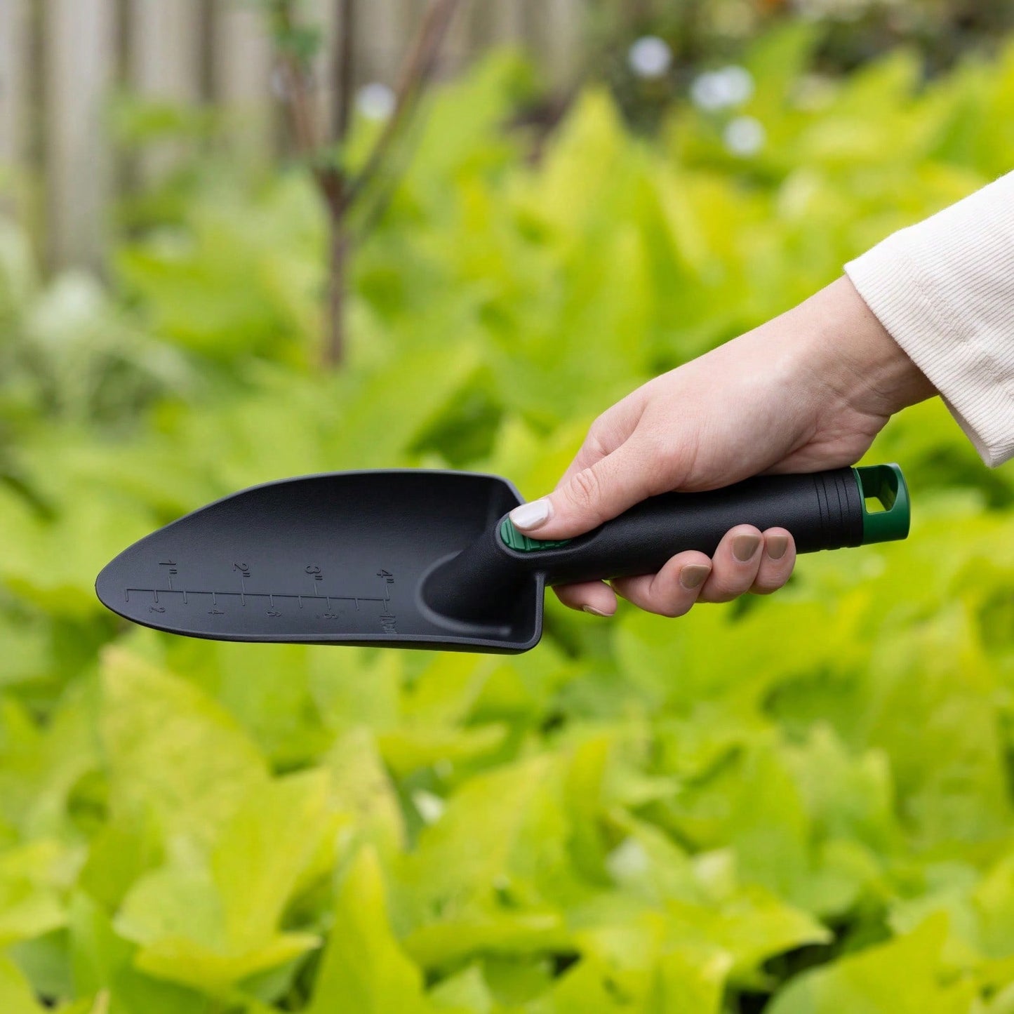 Poly Plastic Landscape And Gardening Trowel, Lightweight And Durable, Ergonomic Handle, Rust-Proof And Weather-Resistant, Ideal For Digging, Planting, And Transplanting